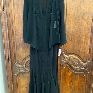 NWT Elegant women’s Mother of the bride wedding dress all black slimming